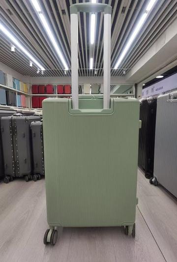 鑫仕达箱包_c069d063486a37dff8ee5cbc459a5f0d.jpg
