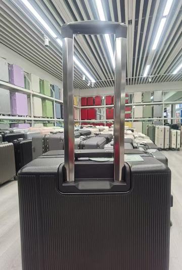 鑫仕达箱包_516822ab99afda3dbaf833b3e9f04b54.jpg