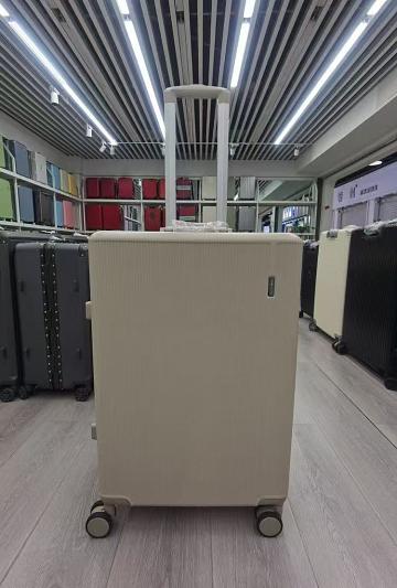 鑫仕达箱包_e48e63d5408b708b2663db4ea27ea825.jpg