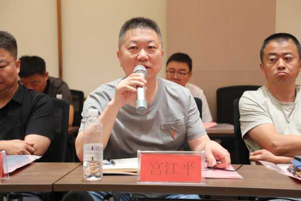 2025年疆内校友工作座谈会_668A4947.JPG