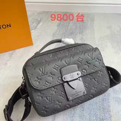 小财神精品_0.19LV 邮差包M58489压花 M45806黑色.jpg