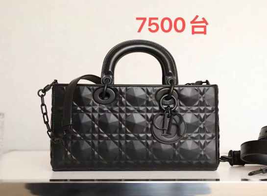 小财神精品_0.21全新Dior横版托特.jpg