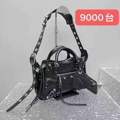 小财神精品_1巴黎世家机车包.jpg
