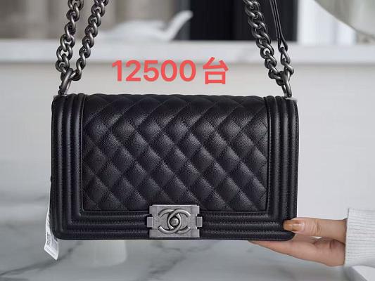 小财神精品_0𝗖𝗵𝗮𝗻𝗲𝗹 𝗟𝗲𝗯𝗼𝘆 小羊皮黑银 中号🖤皮.jpg