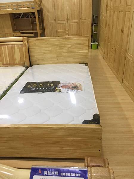 迅鑫实木家居_床头款式