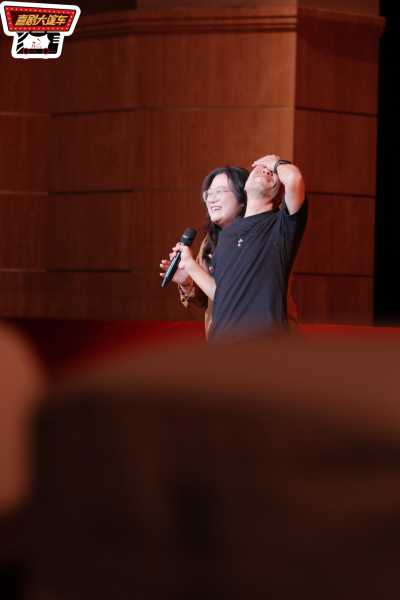 喜剧大篷车现场相册_20250919曲靖烧包谷互动秀