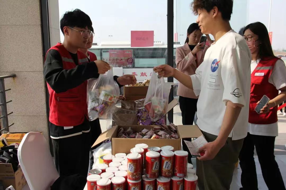 青年志愿者协会部分活动合影_dc2e205c9ce5b7f45fd9fdd4857e172.jpg