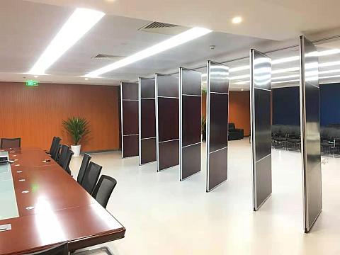 苏幕隔断现场完工图_商务隔断