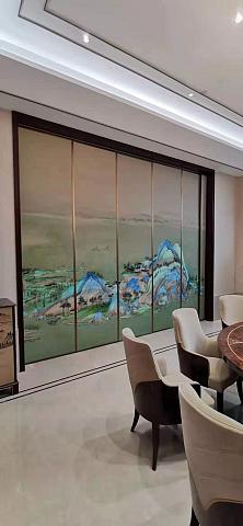 苏幕隔断现场完工图_山水画隔断